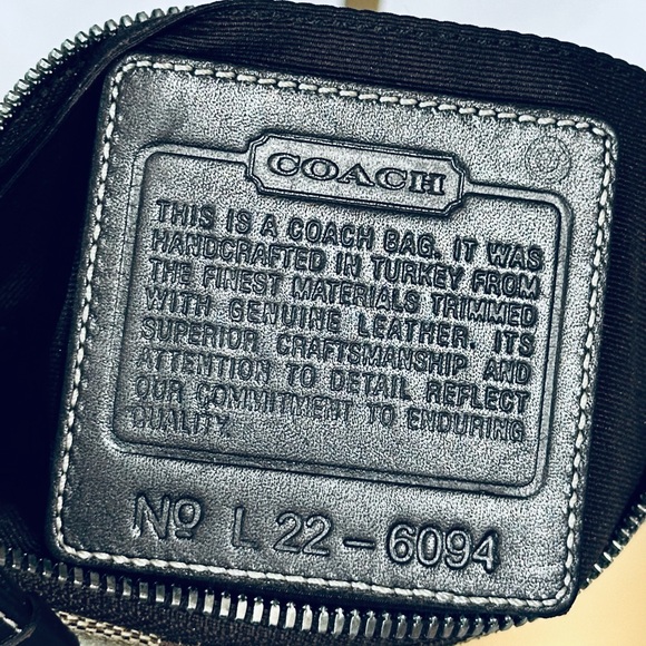 Vintage Coach Shoulder Signature Demi Pochette - Picture 7 of 9